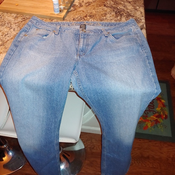 Women's Arizona Jeans - Picture 4 of 5